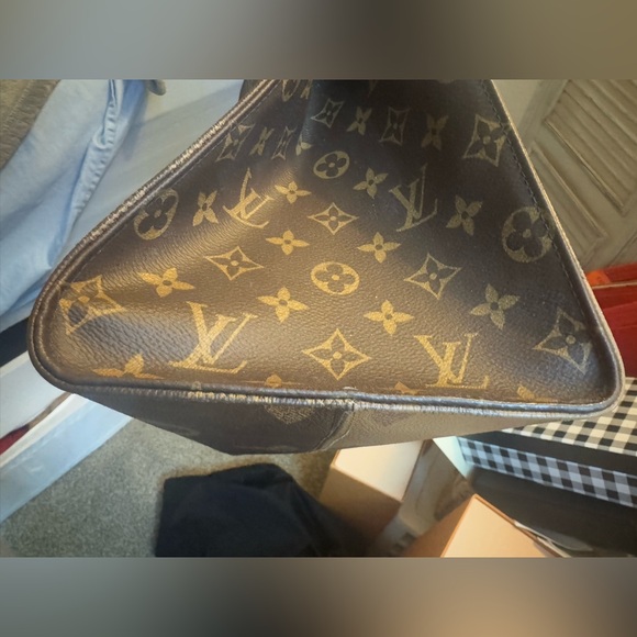 Large authentic Louis Vuitton 2 color sided purse. - Picture 10 of 10